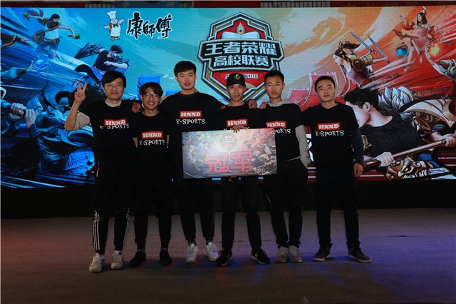 展现出不同 展现出不同