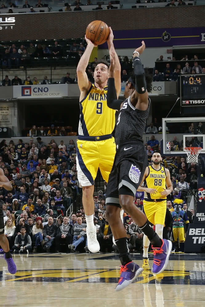 艰难客场 艰难客场